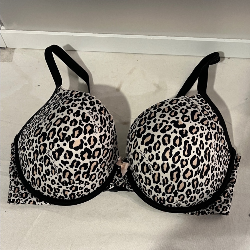 Body by Victoria Victoria secret underwire leopard print bra size 36DD